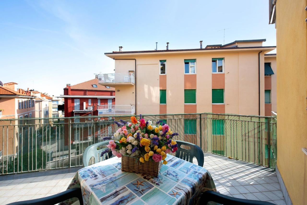 Апартаменты Trilocale Mazzini Con 2 Balconi Варацце Экстерьер фото